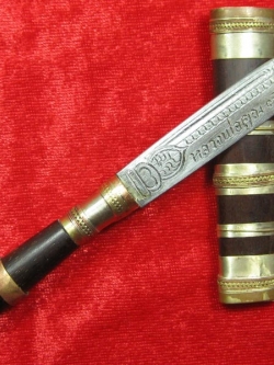 (2) มีดหมอหลวงพ่อคูณ วัดบ้านไร่ ปี 36 (ด้ามไม้ฝักไม้) ออกที่วัดประโดก อ.เมืองนครราชสีมา ปี 2536