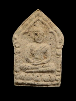 (8) ขุนแผนจิ๋วหรือขุนแผนหลังนะฤๅชัย เนื้อ ผงพรายกุมาร ปี 30 หลวงพ่อสาคร วัดหนองกรับ