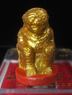 (10) หนุมานชมภูนุช ทาทองฐานแดง แจกกรรมการ เนื้อผงว่าน 108 ปลุกเสก 5 พิธี ตั้งแต่ปี 2543-2544