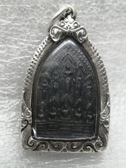 [16] พระเจ้า ""สิบทัศน์ "" หลวงพ่อเงิน วัดดอนยายหอม สร้างปี 2512 พิมพ์เล็ก บล๊อคสายฝน (นิยม) สภาพสวย เลี่ยมกรอบเงิน พร้อมบัตรรับรอง