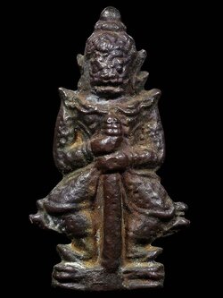 ท้าวเวสสุวรรณหลวงปู่หมุน รุ่นมหาจักรพรรตราธิราช ปี2545 เนื้อนวโลหะ เลี่ยมทองกันน้ำพร้อมบูชา