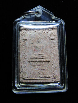 สมเด็จนั่งพาน หลวงปู่แก้ว ปี2518-19 เนื้อชมพู เลี่ยมพลาสติก สวยๆ