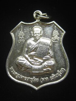 (03) เหรียญอายุยืน รุ่น 1 เนื้อโลหะชุบนิเกิ้ล หลวงปู่ผาด