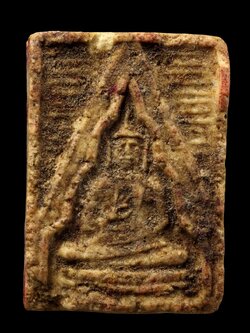 (6) พระผงของขวัญ รุ่น 3 พิมพ์ตื้น วัดปากน้ำ ปี 2499 กทม. ผิวหิ้ง สภาพสวยเดิม คมชัด หู ตา นิ้วกระโดก