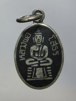 (1) เหรียญเม็ดแตง เนื้อเงินลงถม หลวงพ่อโสธร วัดโสธร จ.ฉะเชิงเทรา สภาพสวยเดิมๆครับ