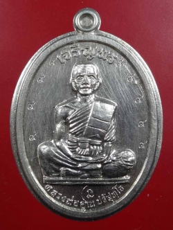 (3) เหรียญเจริญพรเต็มองค์ ประคตแหลม เนื้อเงิน ไม่ตัดปีกปี 36 โค๊ต ๙ เก้าตัวสวยๆ