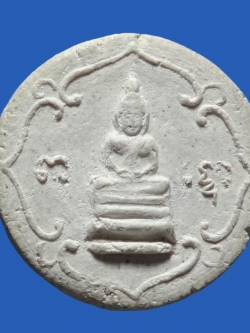 (2) พระจันลอย รุ่นแรก ปี 2507 หลังยันต์เฑาะว์ เนื้อผงพุทธคุณ