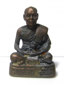 (01) รูปหล่อหลวงพ่อคง วัดเขาสมโภชน์ จ.ลพบุรี รุ่นไตรมาส ปี 2537 เนื้อนวะโลหะ