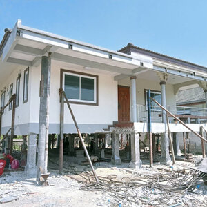 ร้านบริการซ่อมบ้านทรุด ดีดยกบ้าน ตอกเสาเข็มไมโครไพล์