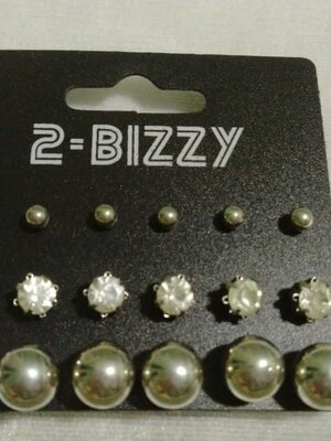 ต่างหูแบบหมุดเป็นเซ็ท