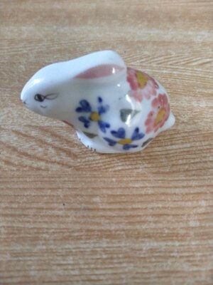 ตุ๊กตากระต่าย (เซรามิค)