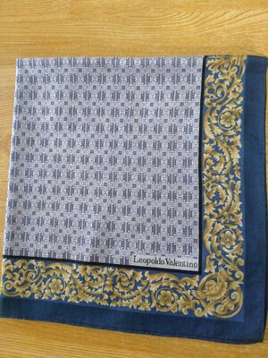 ผ้าเช็ดหน้าแบรนด์Leopoldo Valentino