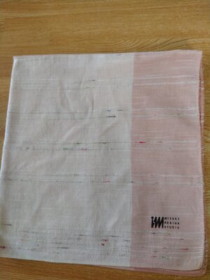 ผ้าเช็ดหน้าแบรนด์IM MIYAKE DESIGN STUDIO